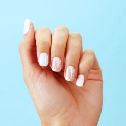 Nail Obsessed Store -Nail Obsessed Store GAM169 DaisyDukes Hand